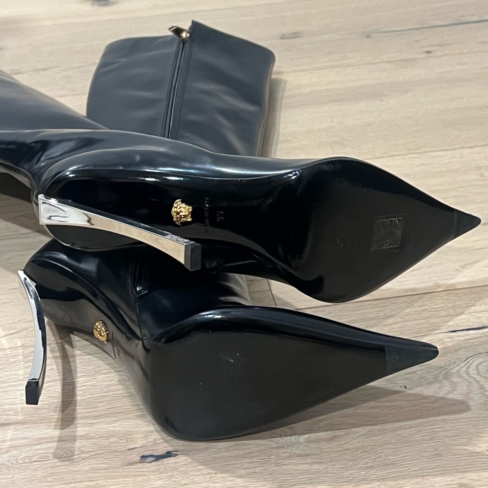 Versace Pin Point Boot - never worn - Picture 7 of 8